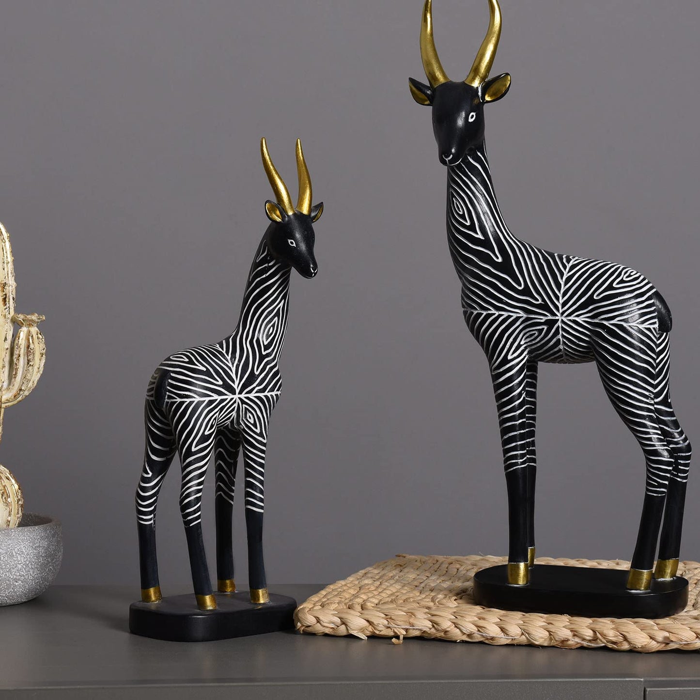 Kakizzy 2 Pcs Antelope Statues, African Animal Home Decor for Animal Lovers, Antelope Figurines for Living Room, Shelf, Office (Black)