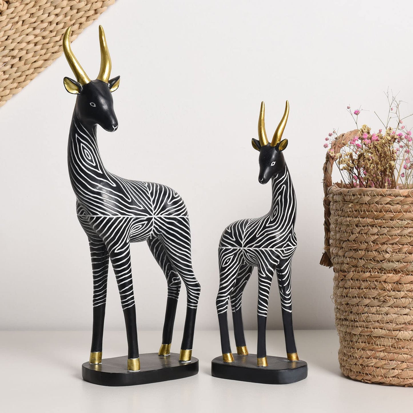 Kakizzy 2 Pcs Antelope Statues, African Animal Home Decor for Animal Lovers, Antelope Figurines for Living Room, Shelf, Office (Black)